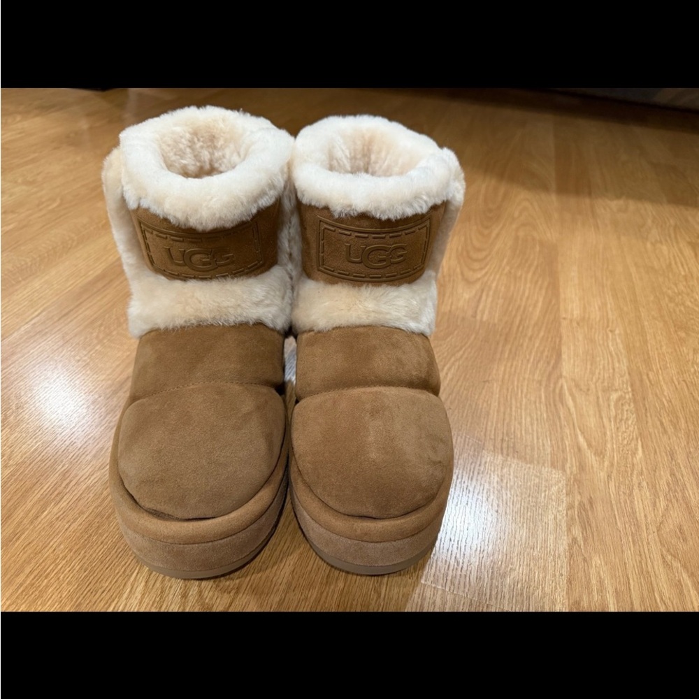 UGG classic chillapeak boot never worn
